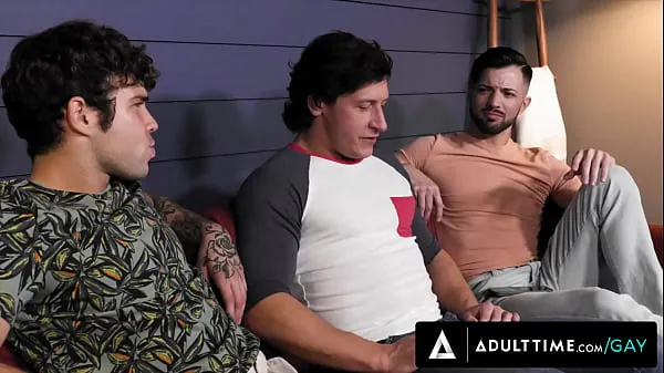 Tổng cộng When Dalton Riley reveals to his gay BFFs Casey Everett and Joseph Castlian that he's bicurious and completely inexperienced, they waste no time in convincing him some bareback fucking and deepthroating with them is the best way to learn! THREESOME video mới