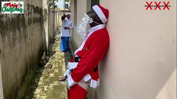 Φρέσκα Christmas came earlier for naïve 18yo press girl on Hijab as Santa gave her hot Fuck outside the compound while she tries the new school camera (Watch hot full videos on RED συνολικά βίντεο