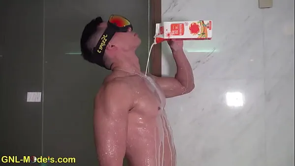 Frische During his shower, this Asian ripped muscular model gets messy Gesamtvideos