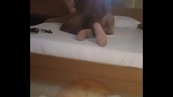 Skupaj WIFE AT ROAST CHICKEN WITH GIFTED svežih videoposnetkov