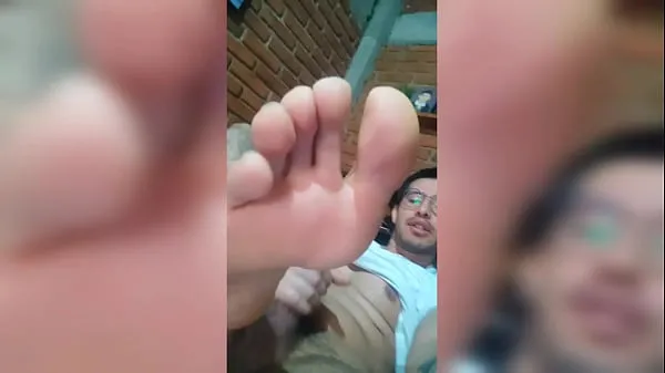 新鲜的 Hung asset shows off his 19cm cock and big feet. He ends up masturbating 总共的视频