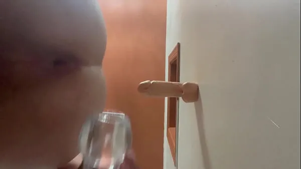 Čerstvé Pt 3 Faggot fucking his bussy with big dildo celkový počet videí