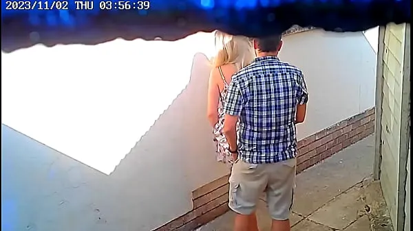 Nieuwe Daring couple caught fucking in public on cctv camera video's in totaal