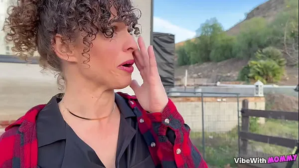 Skupaj Crying Jewish Ranch Wife Takes Neighbor Boy's Virginity svežih videoposnetkov