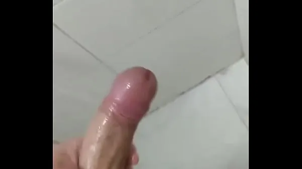 合計 With my pink dick crooked and hard I ran to the shower to enjoy it deliciously 件の最新動画