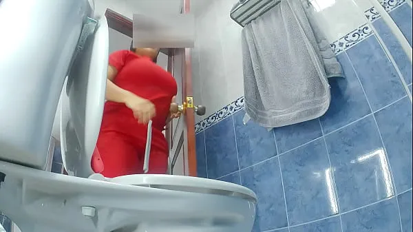 Всего свежих видео: Enfermera llega del trabajo y es grabada en el baño publico