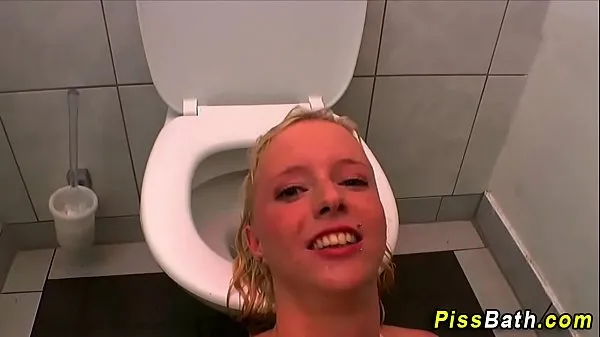 Friske Fetish ho covered in piss videoer i alt